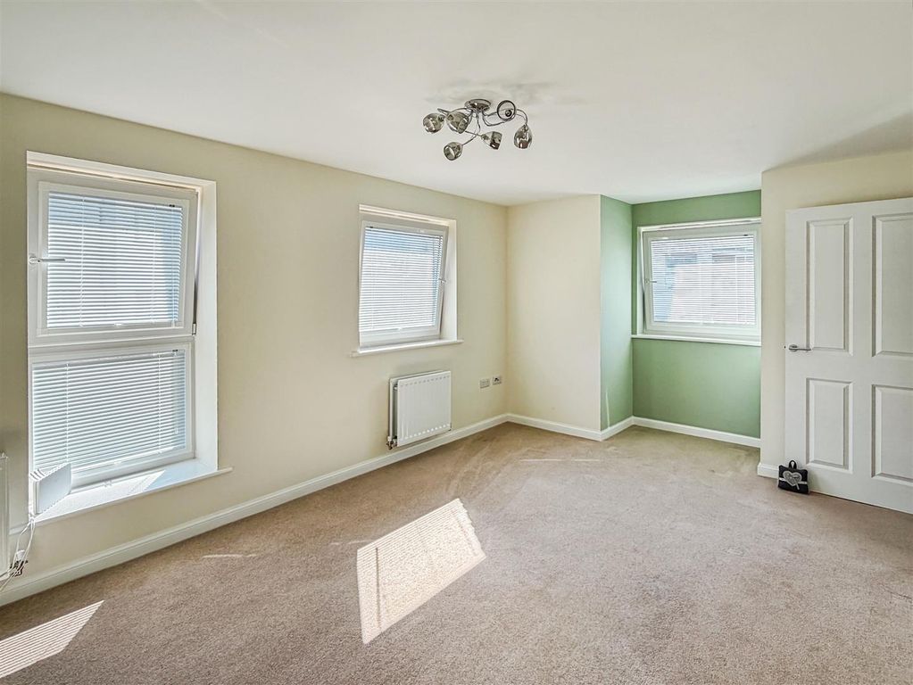 Property photo 3 of 17 Living Room (2).Jpg