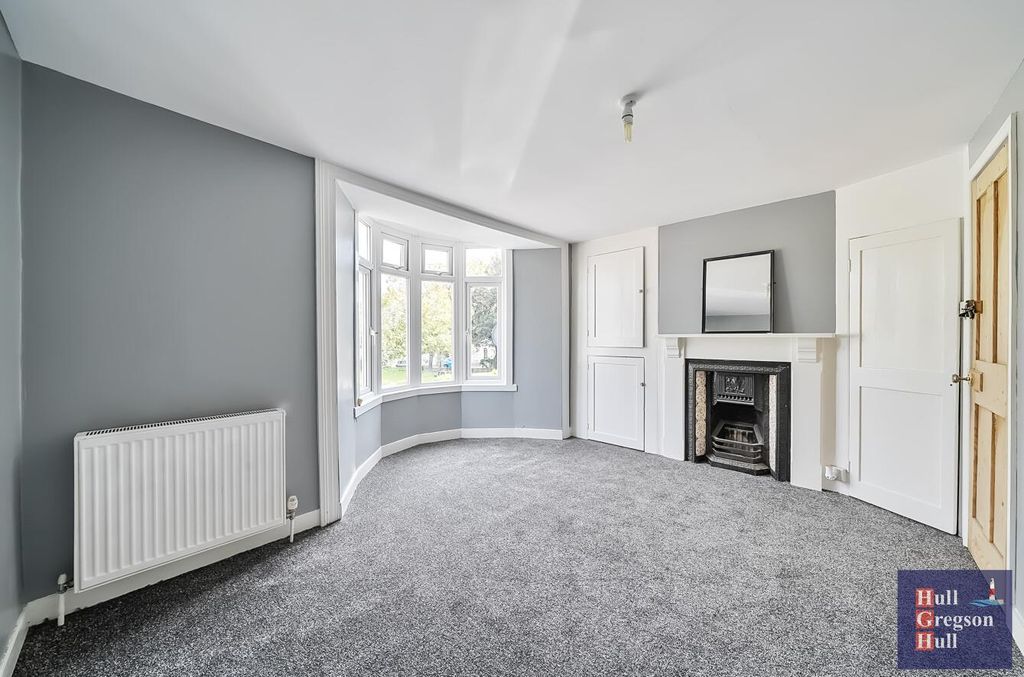 Property photo 2 of 18 0532719B-Dfd0-4Bd3-B903-A9Ae41B5Dd95.Jpg