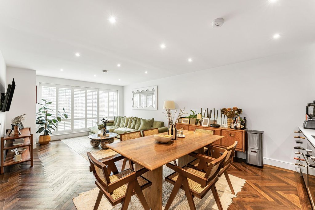 Property photo 3 of 24 Photo 2