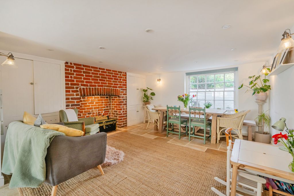 Property photo 3 of 38 1487019-18-6A50E2...