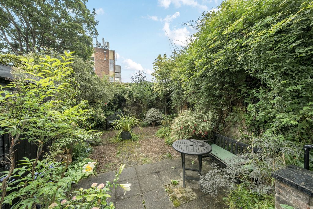 Property photo 2 of 21 Garden