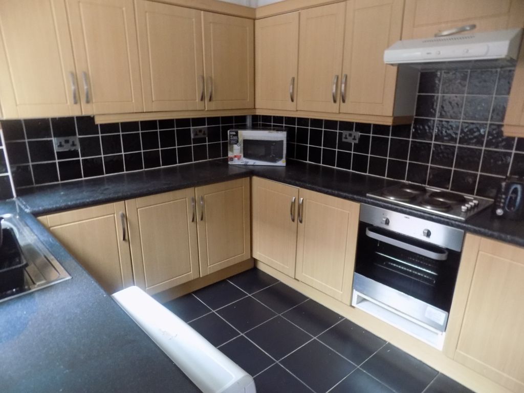Property photo 3 of 6 Kitchen