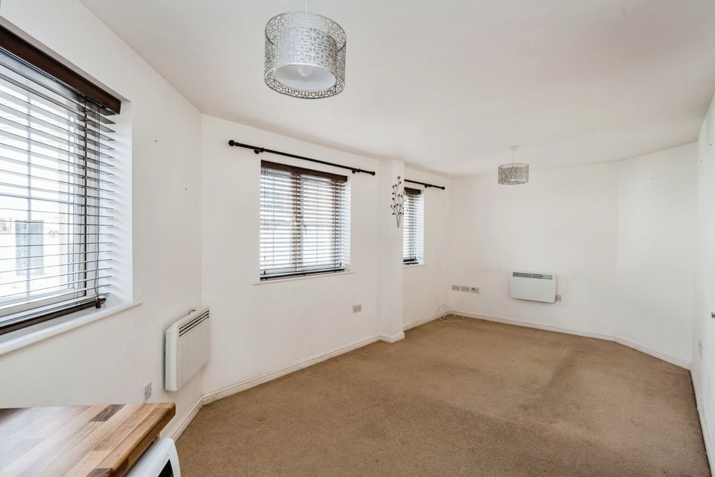 Property photo 3 of 9