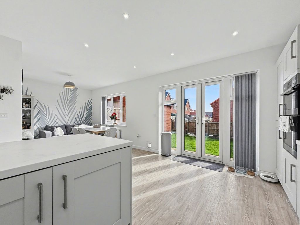 Property photo 2 of 27