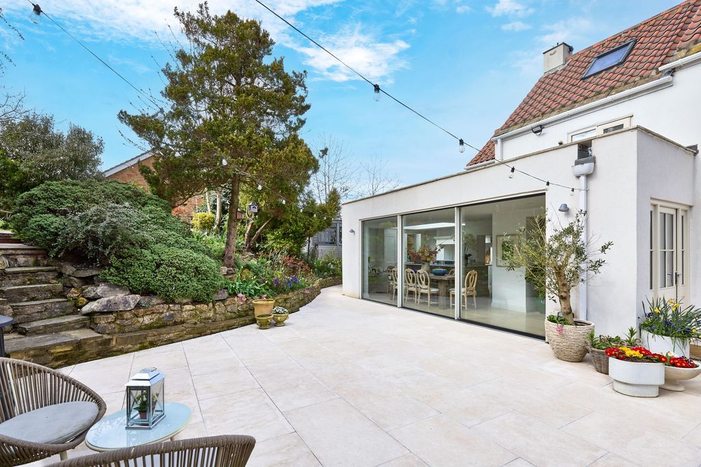 Property photo 2 of 47