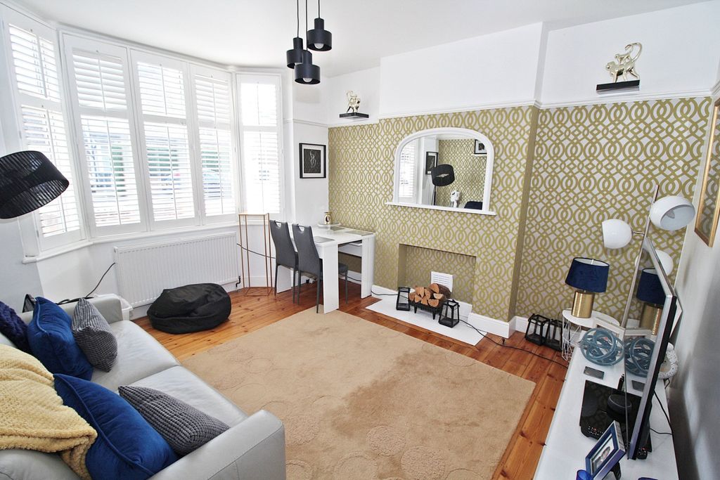 Property photo 3 of 13 3700567