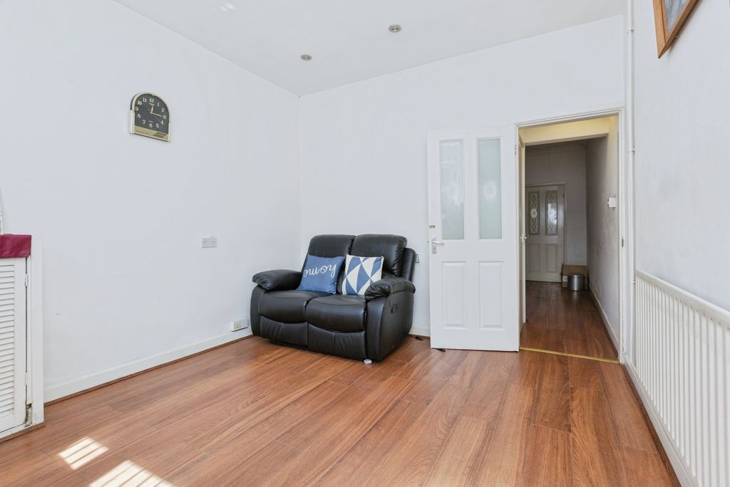 Property photo 3 of 17 Photo
