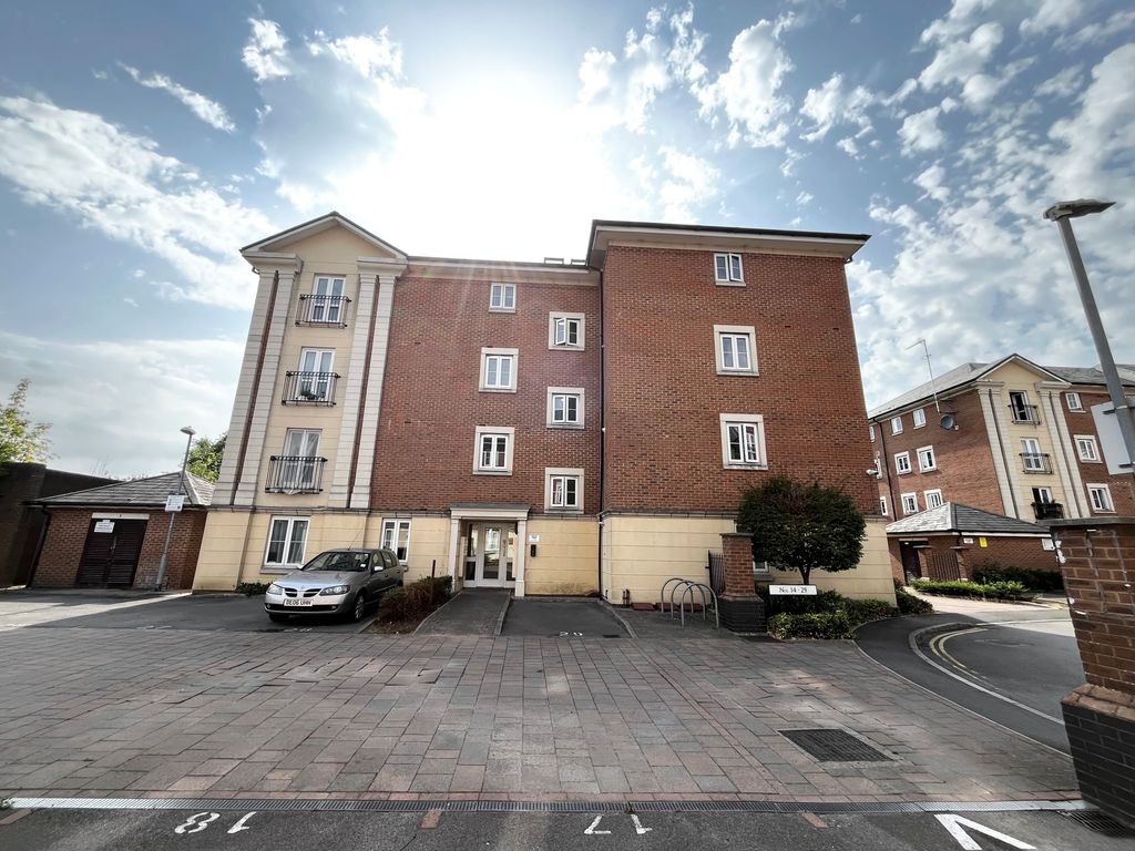 Property photo 1 of 14 15Brunel10