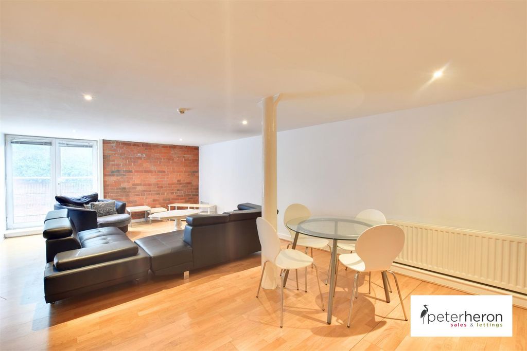Property photo 2 of 16 Lounge/Diner