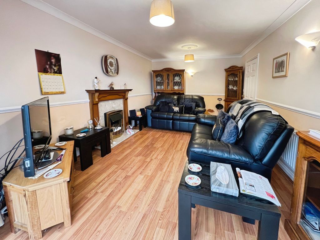 Property photo 2 of 12 Lounge