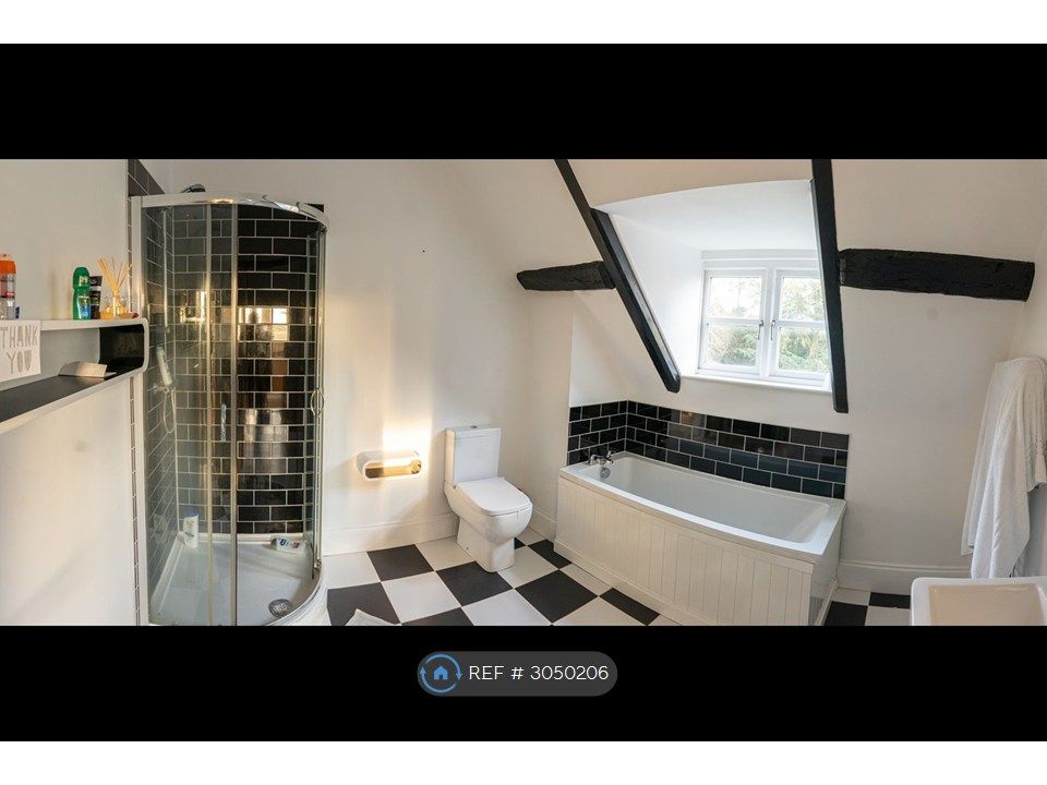 Property photo 3 of 11 Bathroom