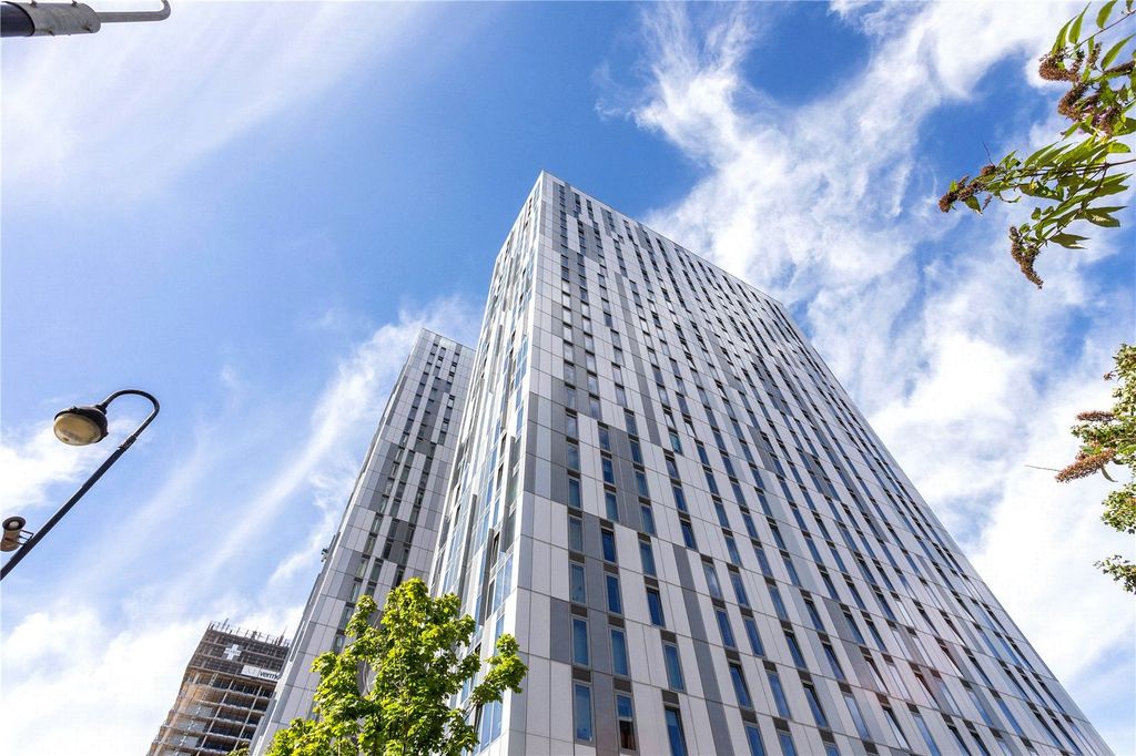 Property photo 1 of 8 External