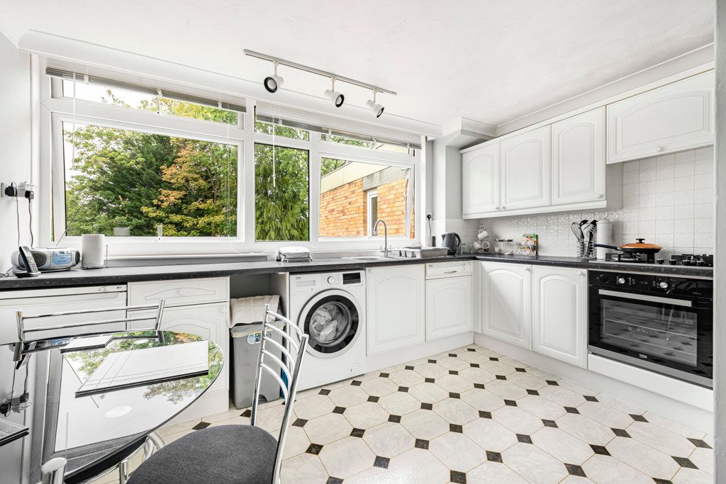 Property photo 3 of 14 Kitchen