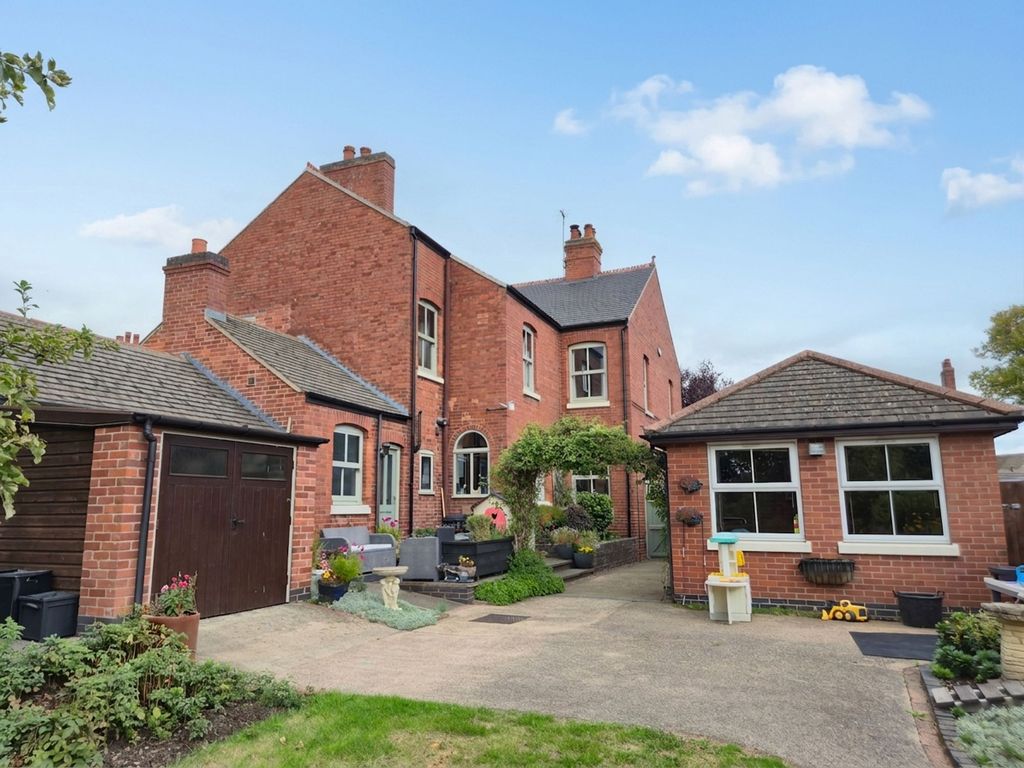 Property photo 2 of 34