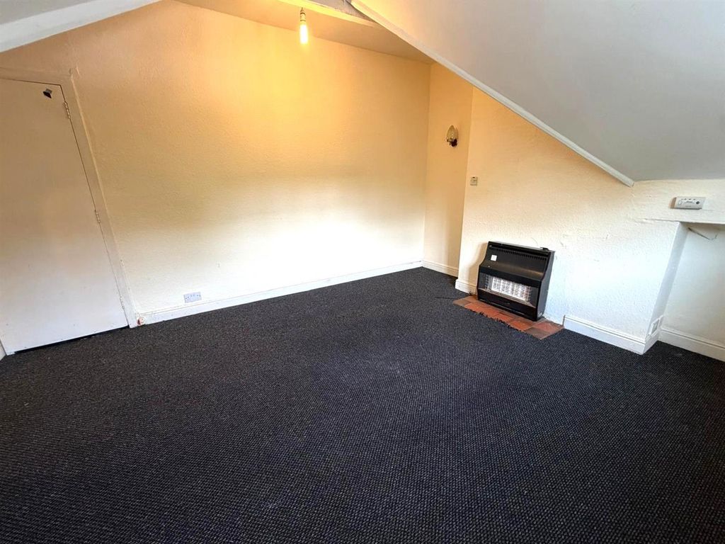 Property photo 3 of 10 Lounge Bedroom