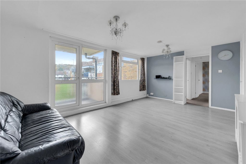 Property photo 2 of 17 Picture No. 33