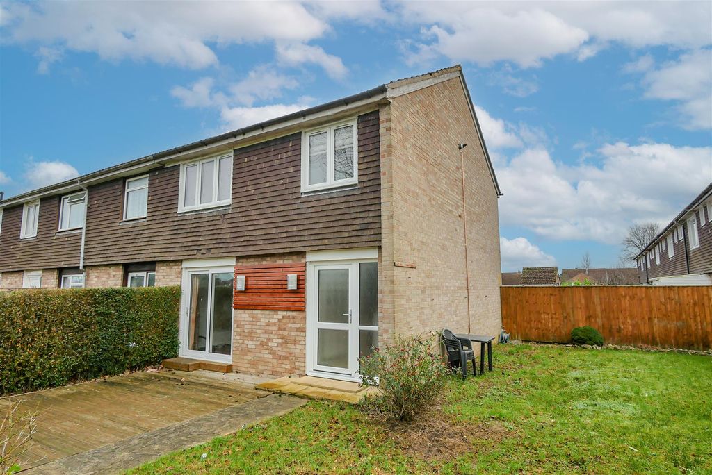 Property photo 1 of 17 Approach