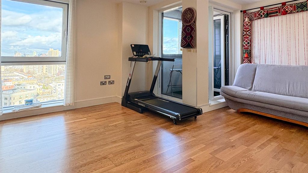 Property photo 2 of 11 One Bedroom To Rent In E14 - Barrain London