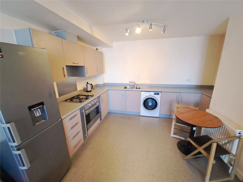 Property photo 2 of 10 Kitchen