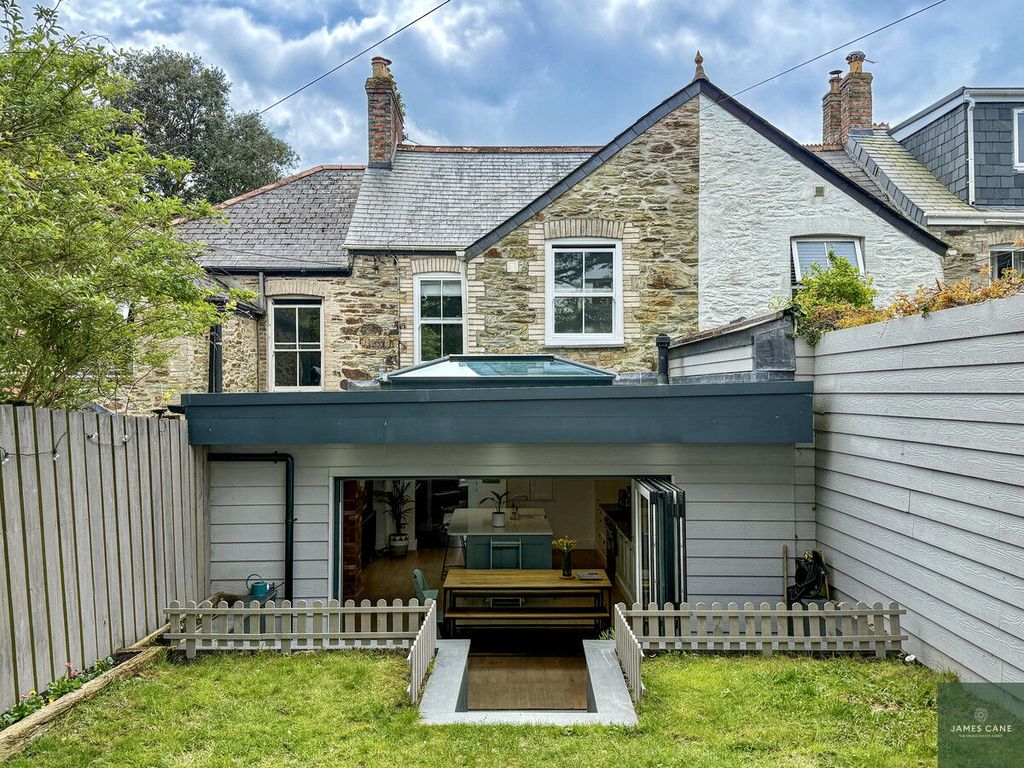 Property photo 2 of 19