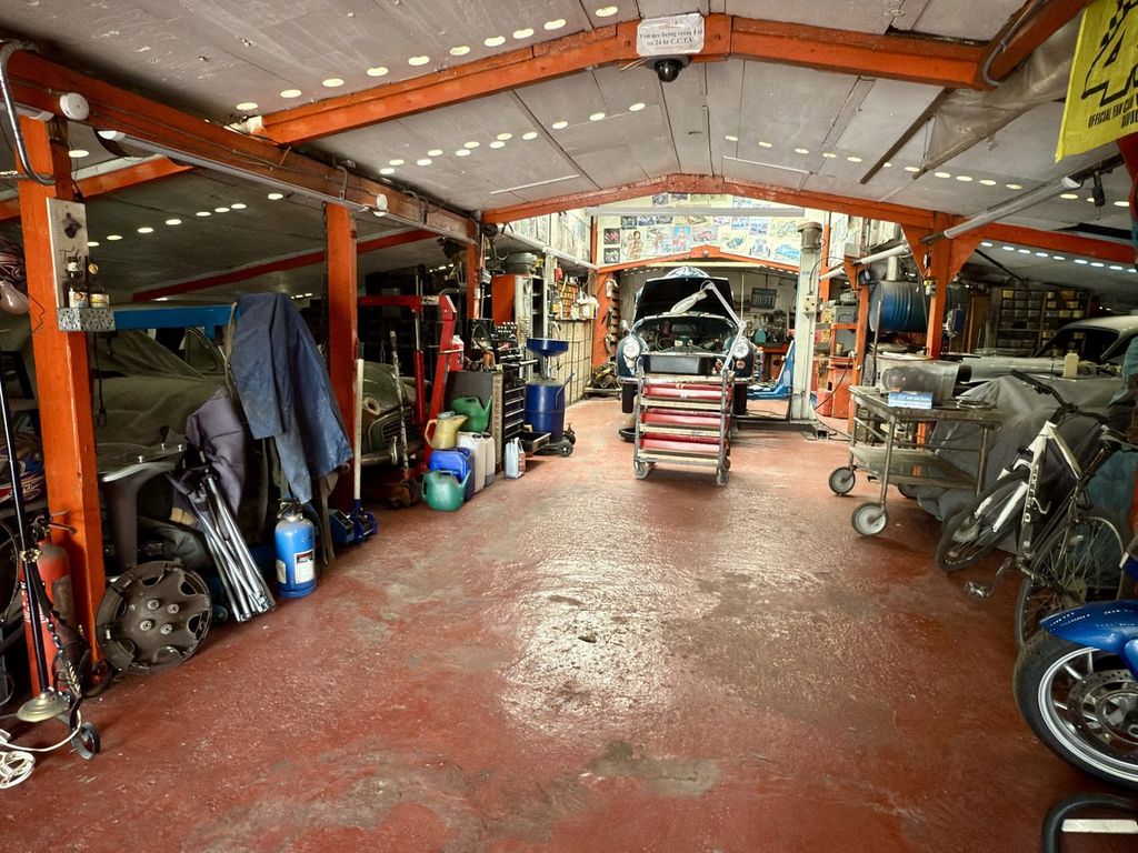 Property photo 2 of 23