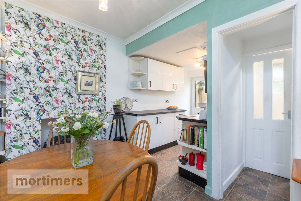 Property photo 3 of 18 Dining Area