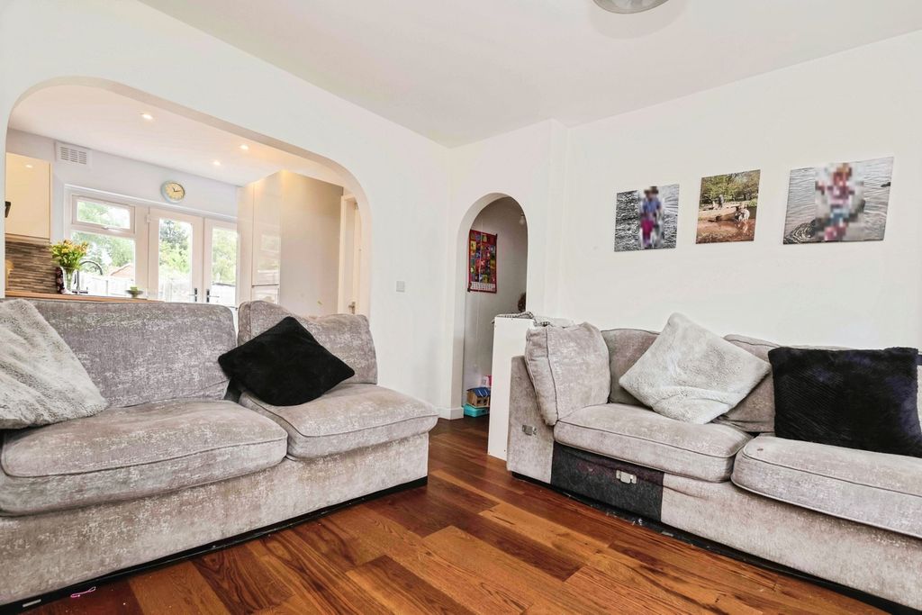 Property photo 3 of 18 Pbox-Img.Jpg