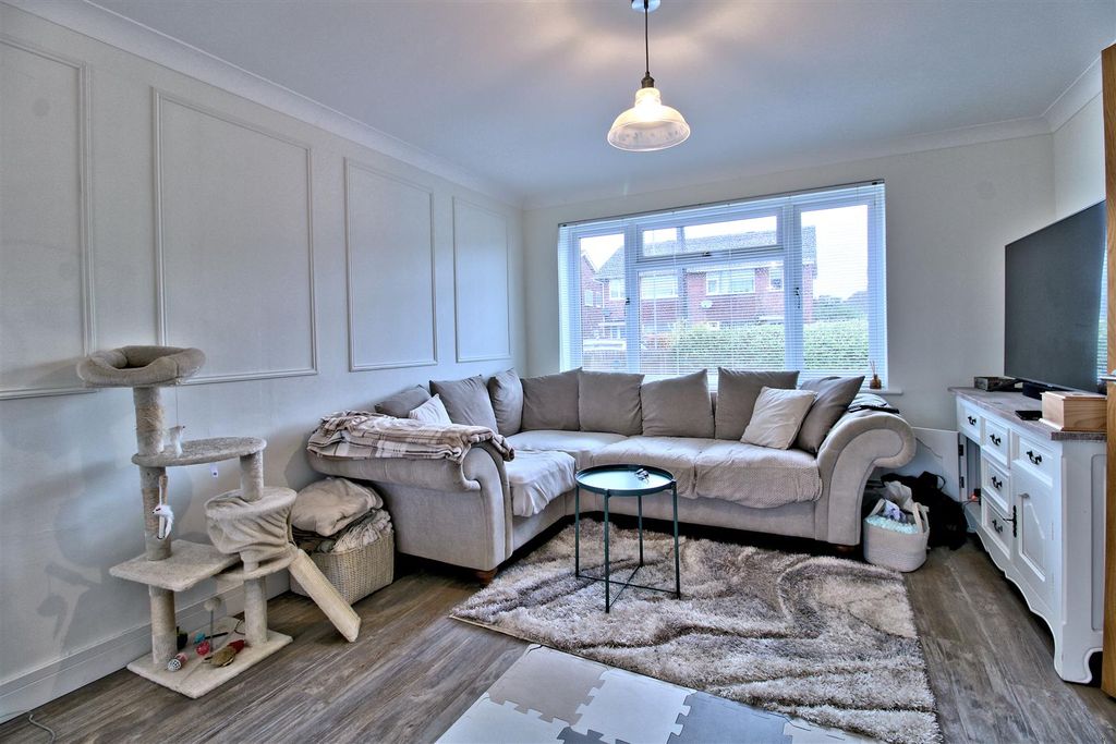 Property photo 3 of 44 Lounge