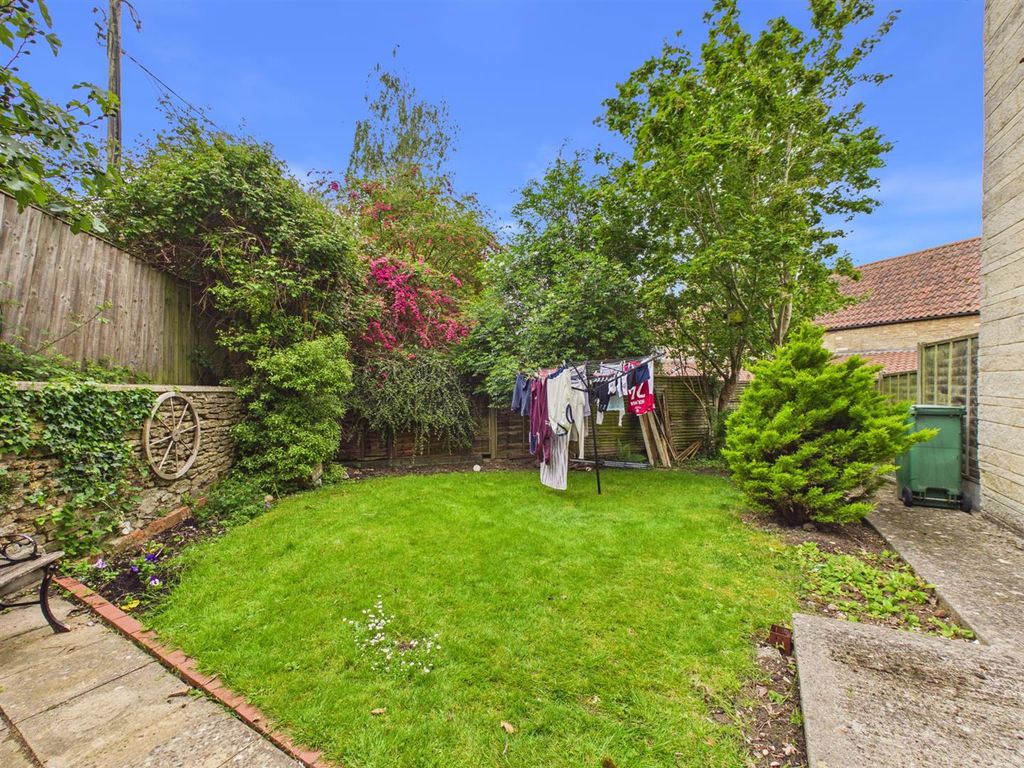 Property photo 2 of 7 Garden
