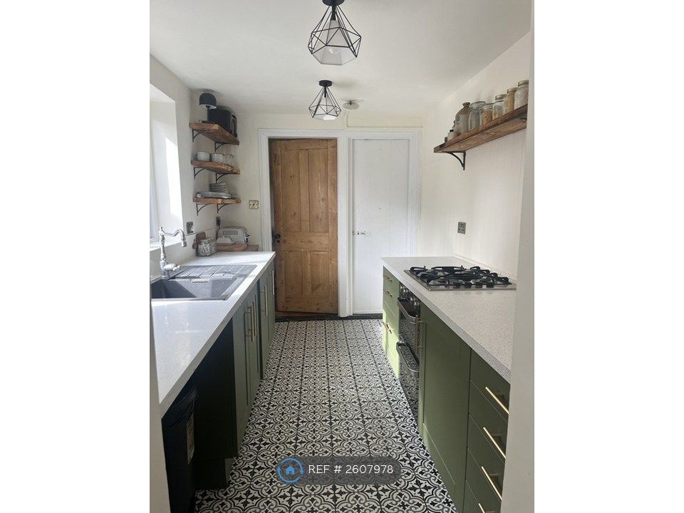 Property photo 3 of 17 Kitchen