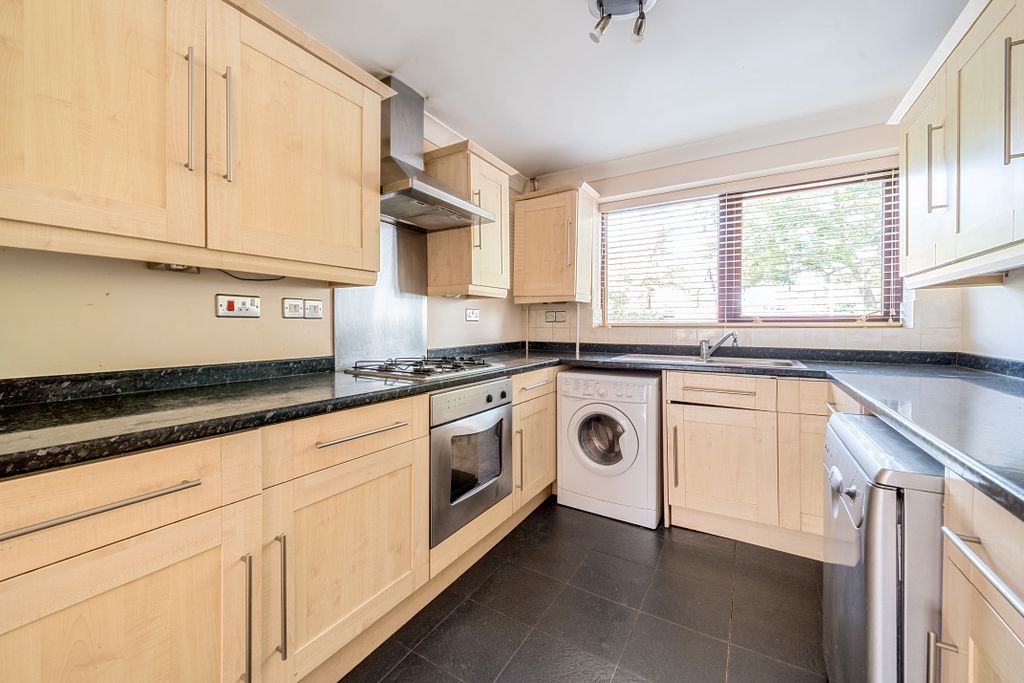 Property photo 3 of 18 Kitchen