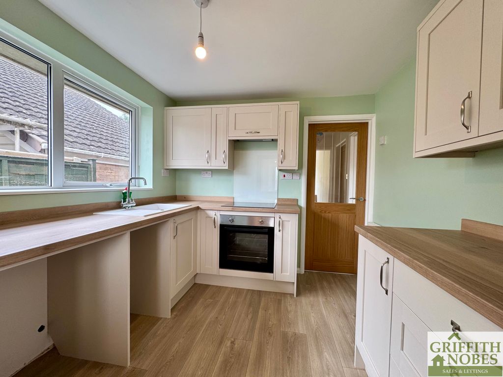 Property photo 3 of 34 Kitchen