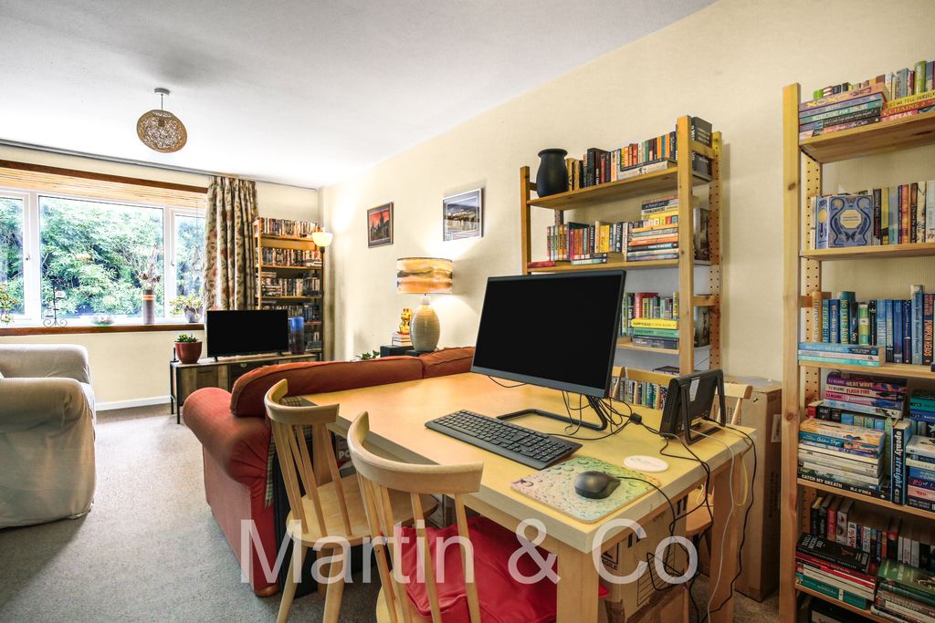 Property photo 3 of 14 1715708562 - 40 Engadine Close, Park Hill,Cr0 - 9