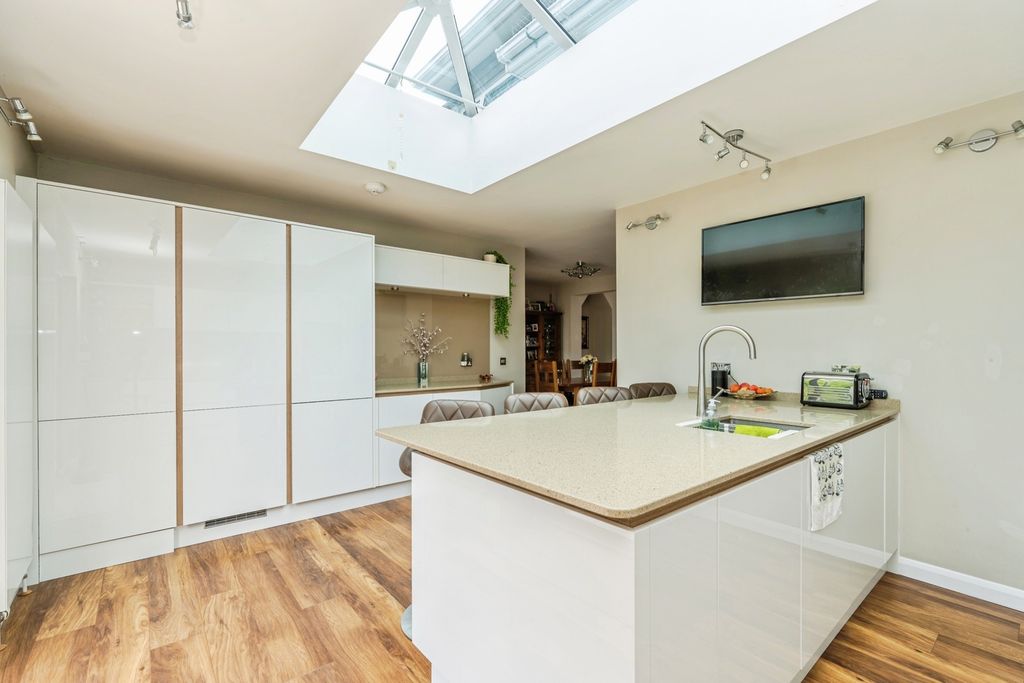 Property photo 3 of 26 Pbox-Img.Jpg