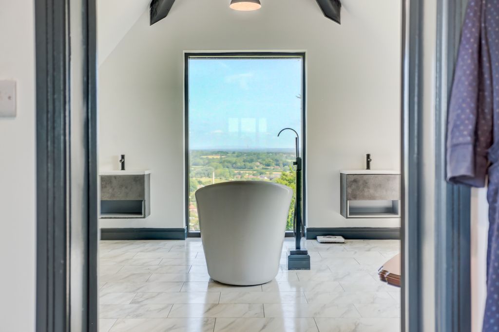 Property photo 1 of 25 Ensuite