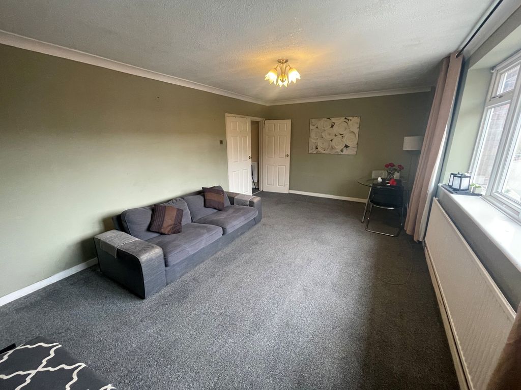 Property photo 3 of 7 Lounge