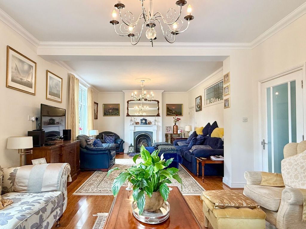 Property photo 2 of 34