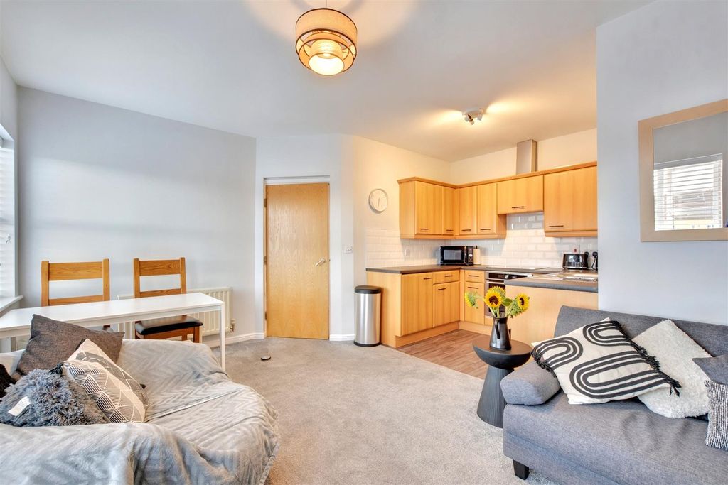 Property photo 1 of 11 Lounge_4.Jpeg