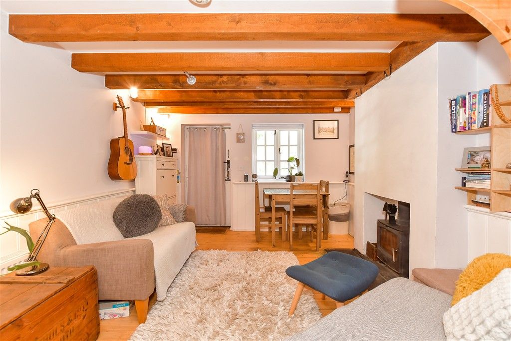 Property photo 3 of 17 Lounge