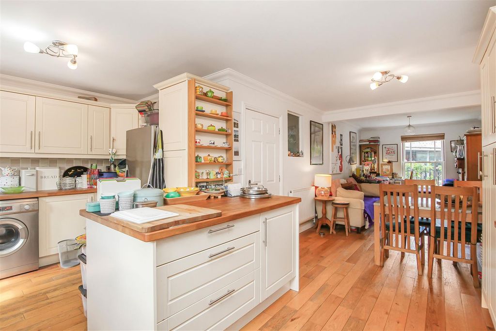 Property photo 3 of 8 4_76899.Jpg