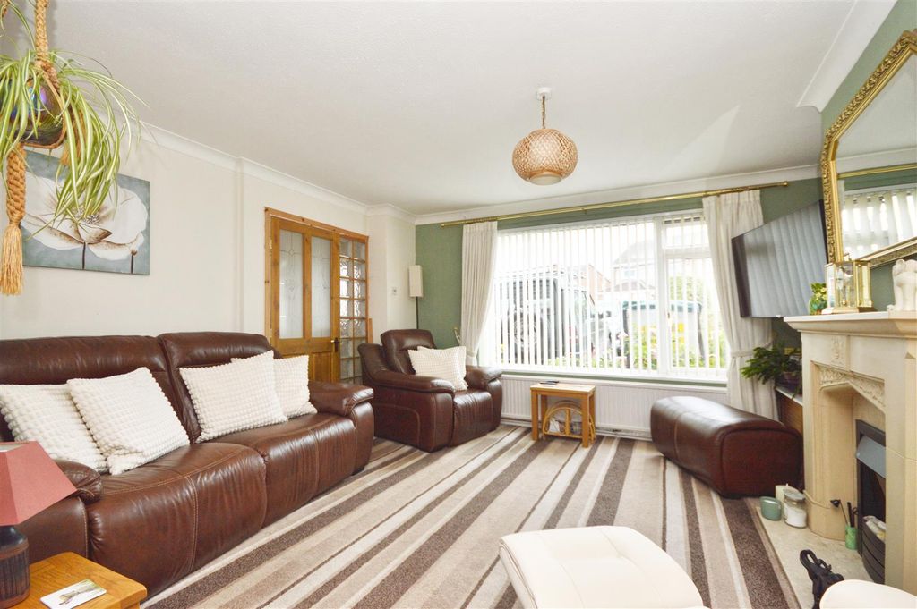 Property photo 3 of 20 Sitting Room