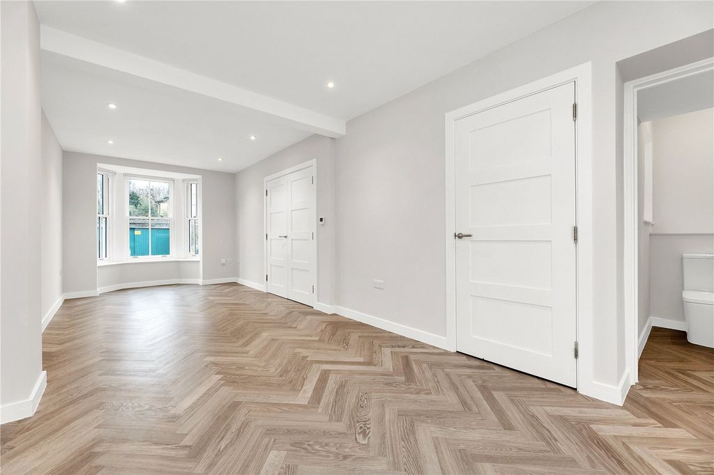 Property photo 2 of 14 Picture No. 12