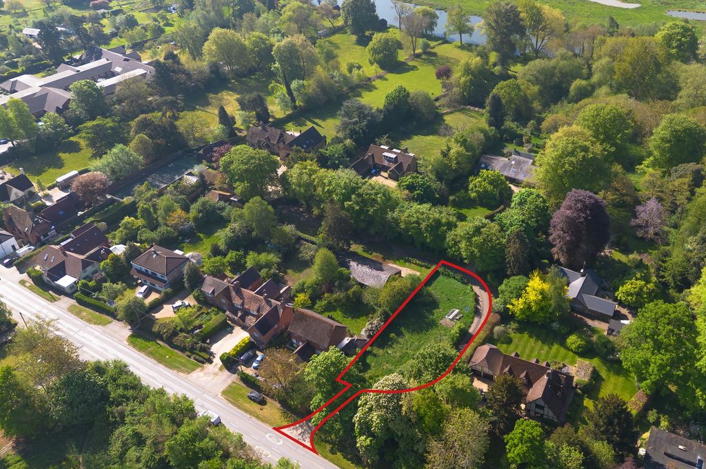 Property photo 3 of 10 Plot Redline