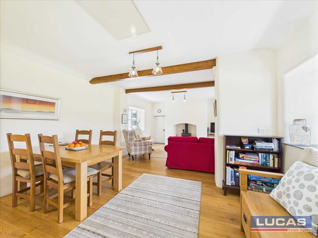 Property photo 2 of 31