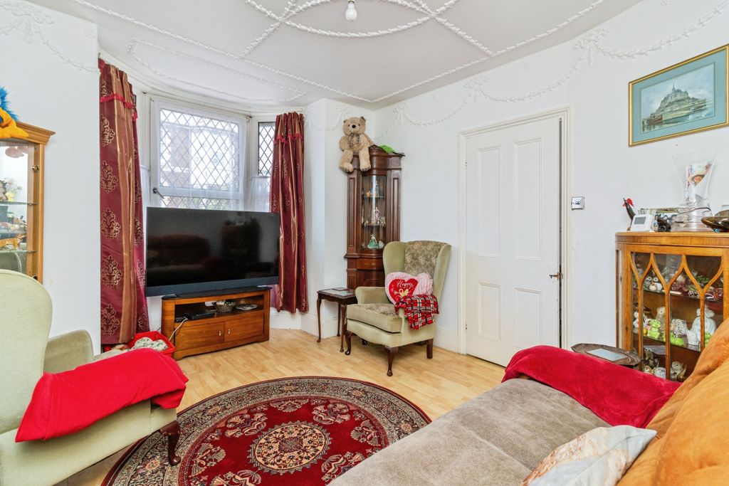 Property photo 2 of 20