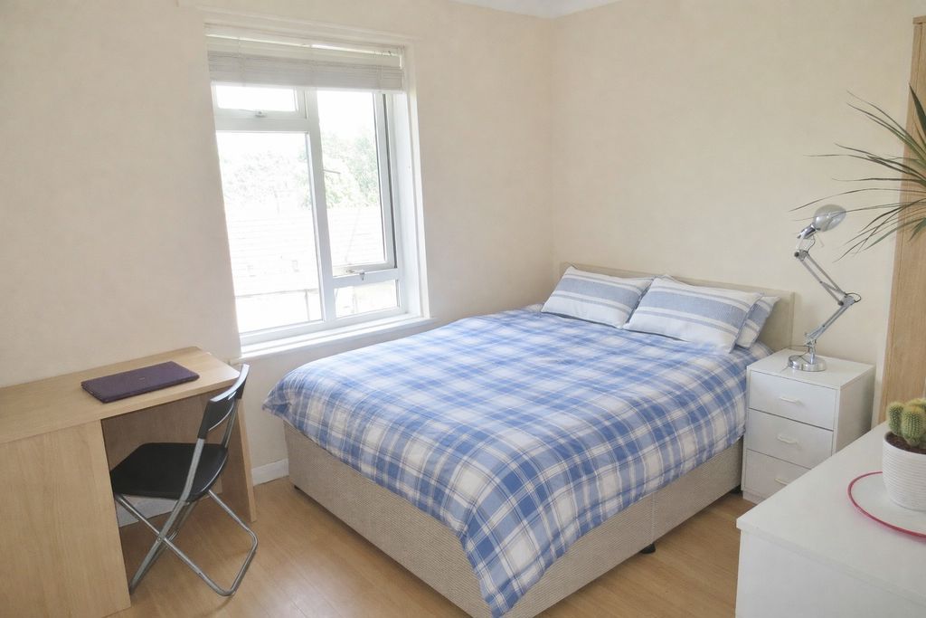 Property photo 3 of 8 Photo 6