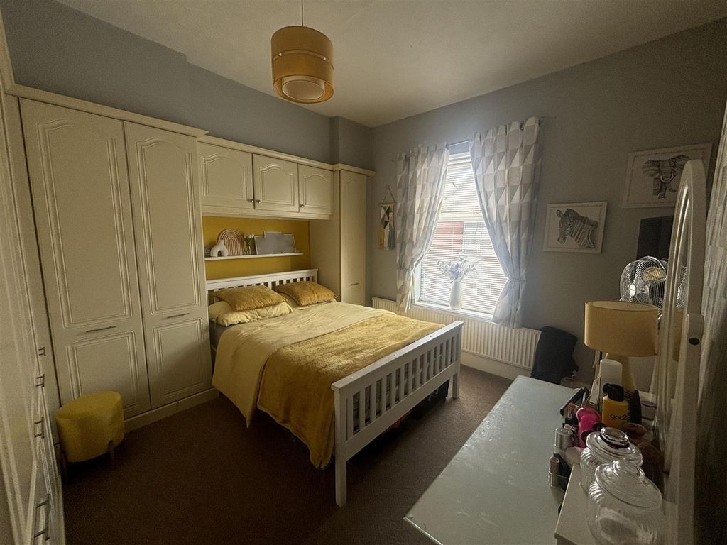 Property photo 3 of 8 97 Granville Avenue Bed 1.Jpg