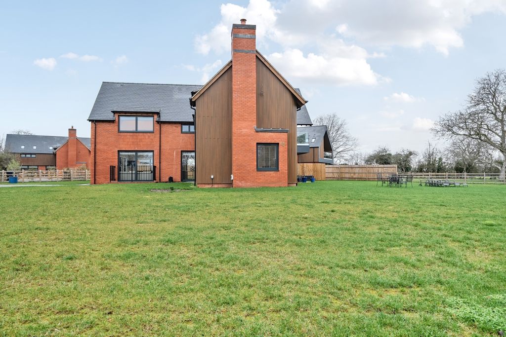 Property photo 2 of 31