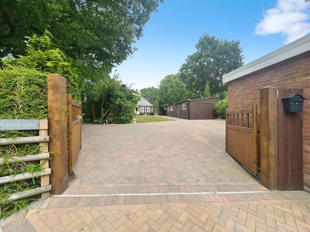Property photo 1 of 32