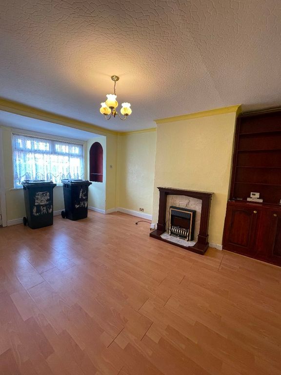 Property photo 3 of 7 Living Room